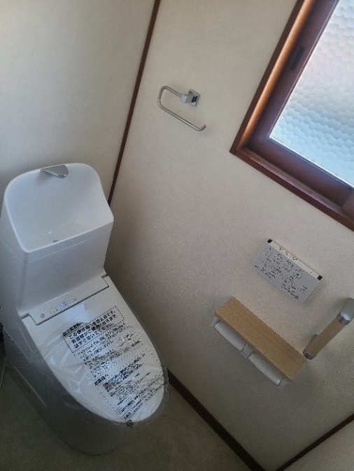 "リフォーム後:TOTO GG-800を採用した清潔感のあるトイレ空間