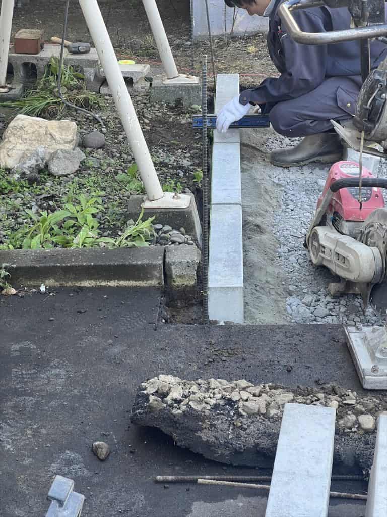 リフォーム中:アスファルト舗装の下地準備作業