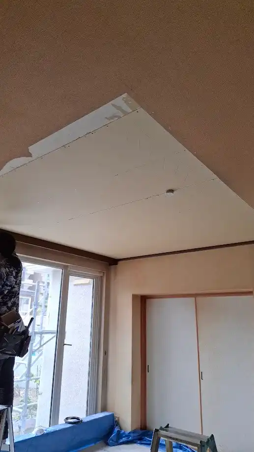施工中:天井ボード交換作業