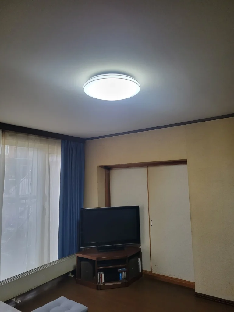 リフォーム後:ウレタン防水と天井改修で生まれ変わった居間