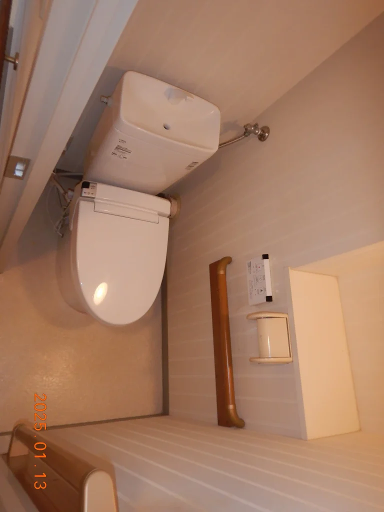 リフォーム前：古いトイレ設備