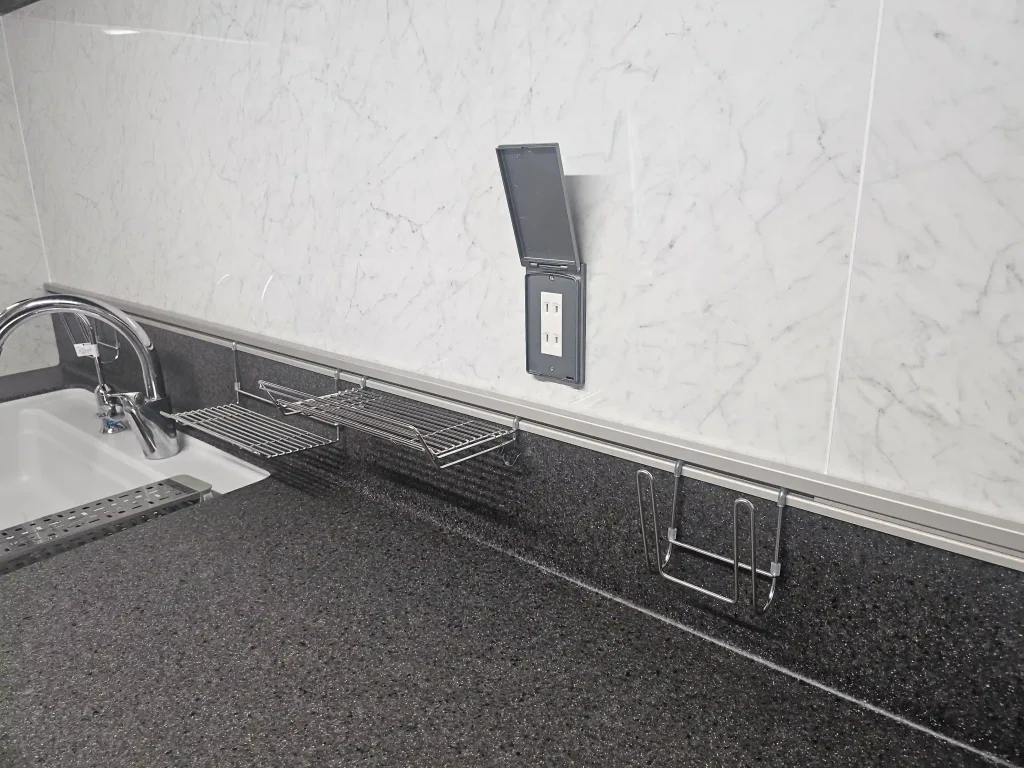 リフォーム後：ハイバックカウンターを採用した使いやすいキッチン空間