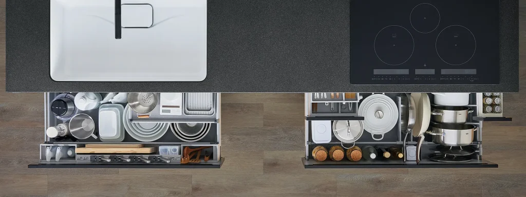 一目で収納物が確認できるワイドな間口の収納