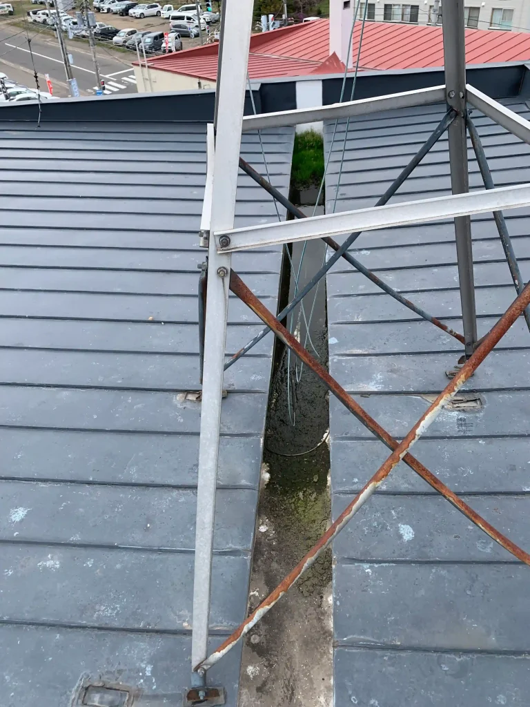 リフォーム後:無線アンテナを撤去しすっきりとした屋根周り