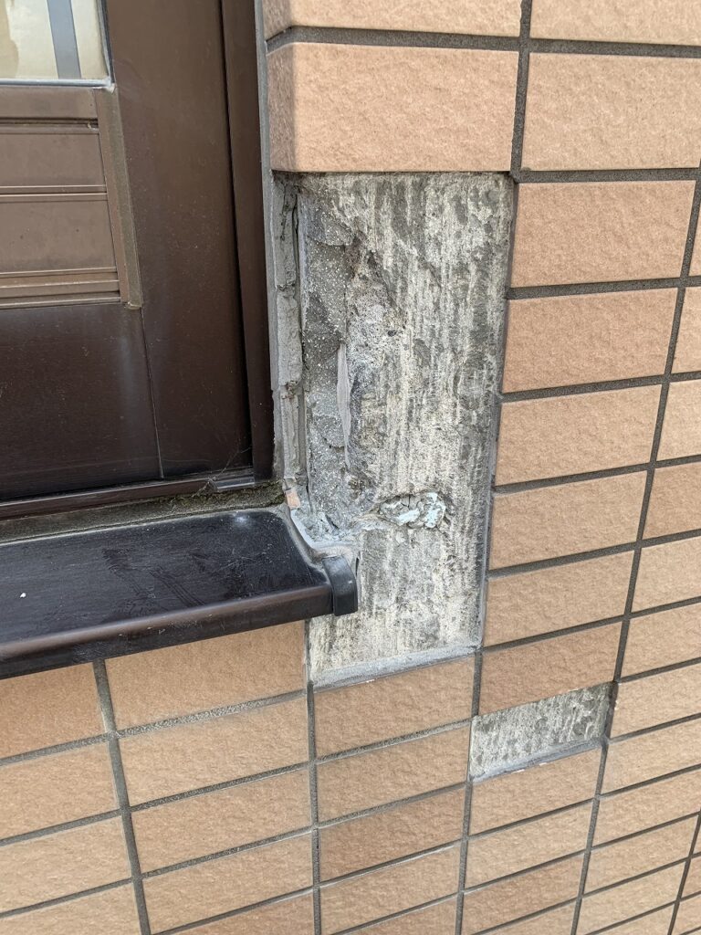 外壁タイル補修工事の施工中の様子