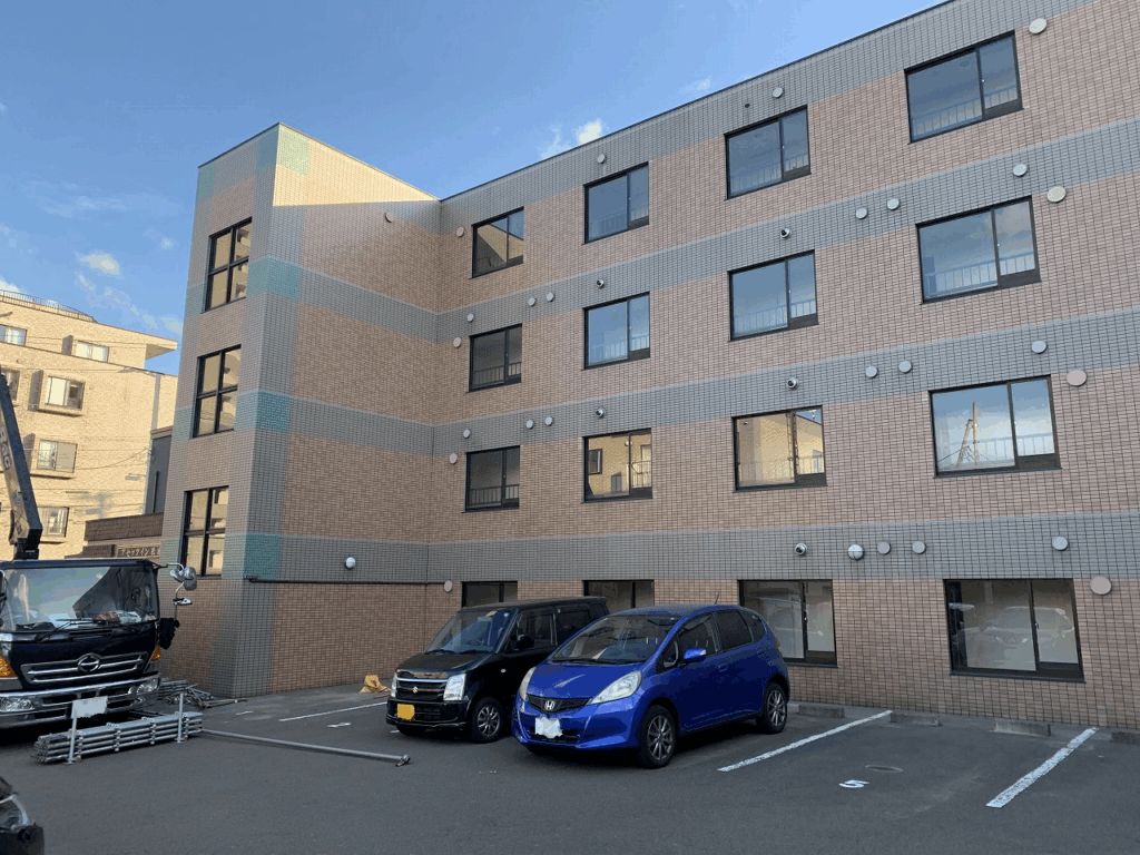 リフォーム後:タイル補修と塗装で美しく蘇ったマンション外壁