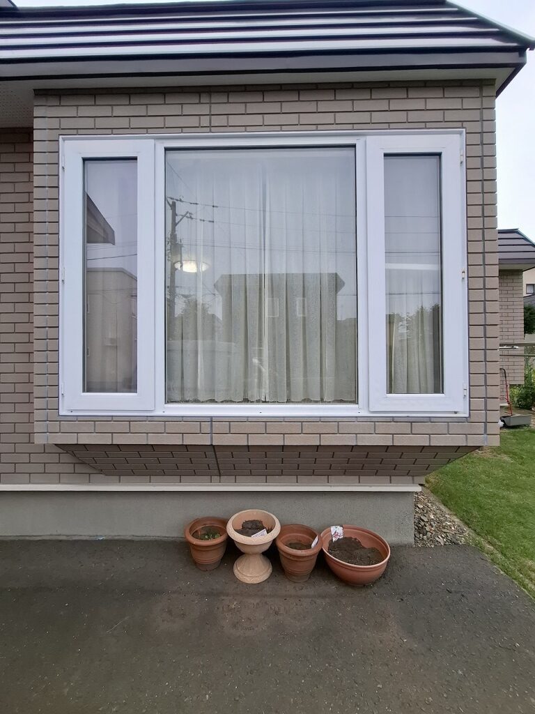 リフォーム前:単板ガラスで結露が発生していた窓