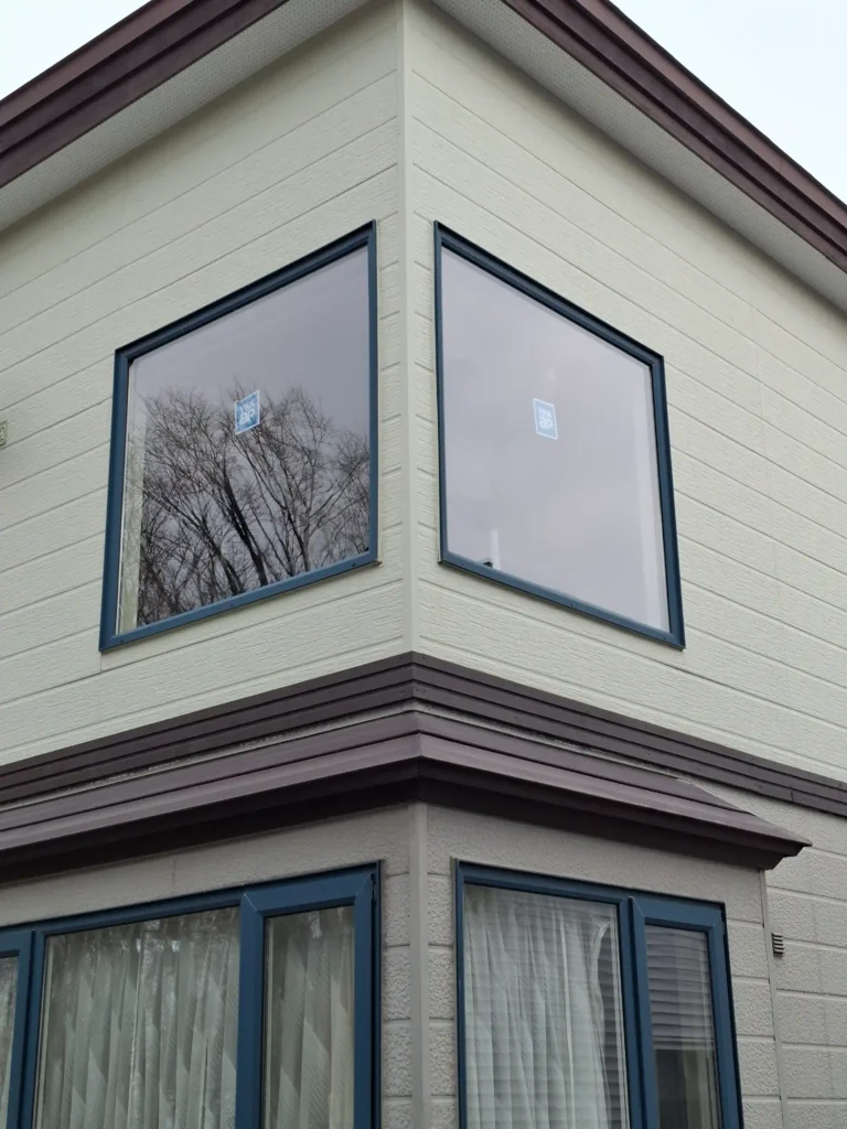 リフォーム後：高断熱Low-E複層ガラスに交換した吹抜け窓