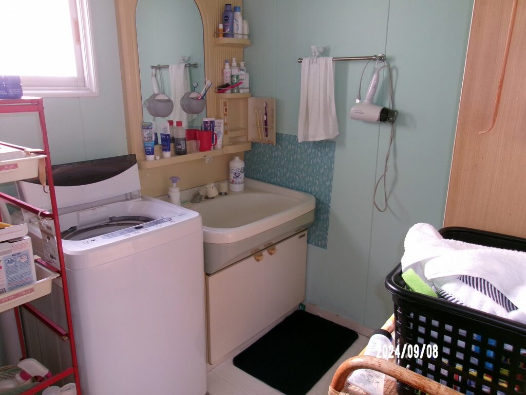 リフォーム前:築35年の洗面化粧台