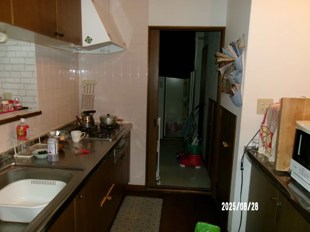 リフォーム前:築25年のキッチン全体の劣化状態