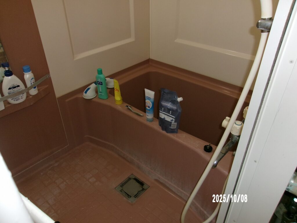リフォーム前:築35年の古い浴室