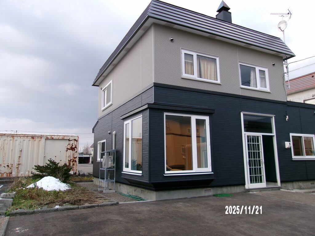 リフォーム後:金属サイディングで一新した外観