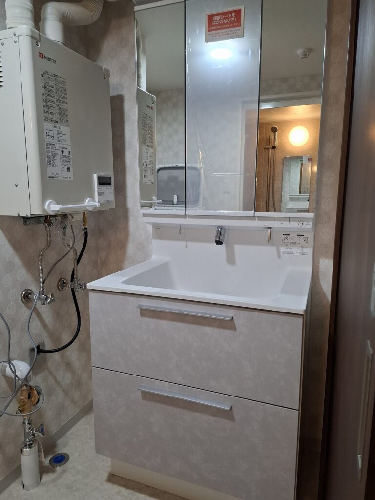 リフォーム後：LIXIL クレヴィ洗面化粧台で収納たっぷりの洗面空間