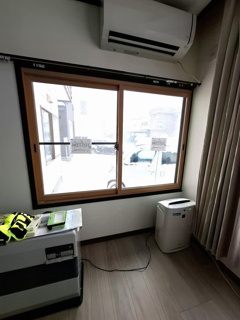 リフォーム後：LIXILインプラスを設置した窓の内観