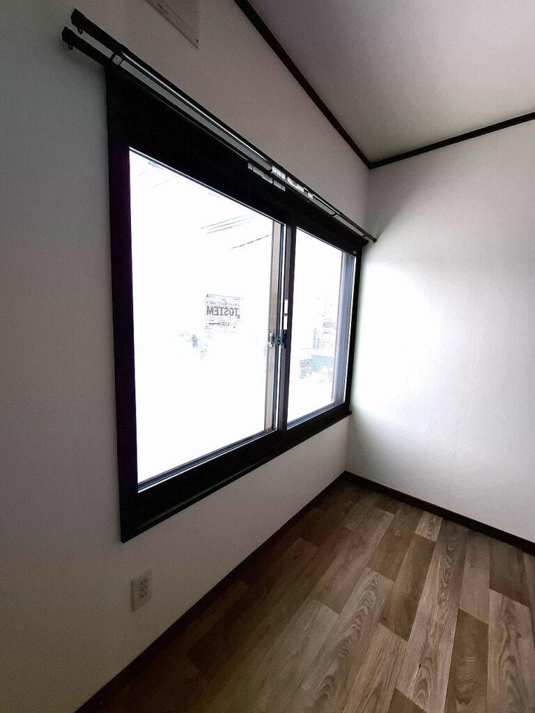 リフォーム後：インプラス設置完了した別角度からの窓