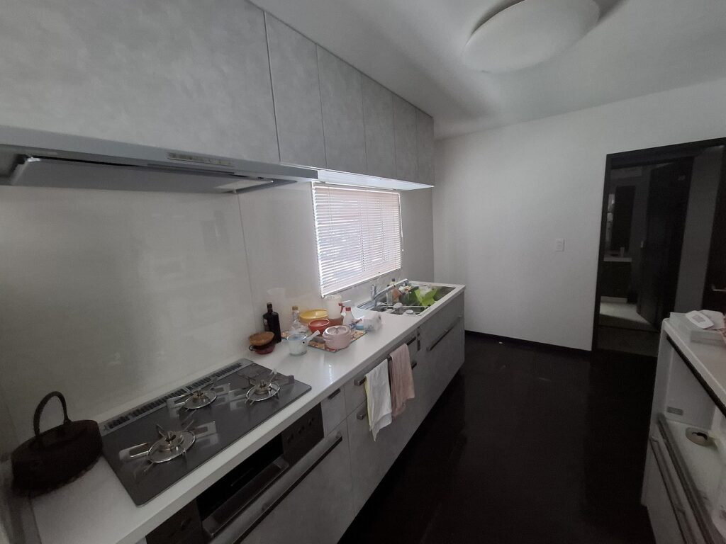 リフォーム後:LIXILリシェルのシステムキッチン正面