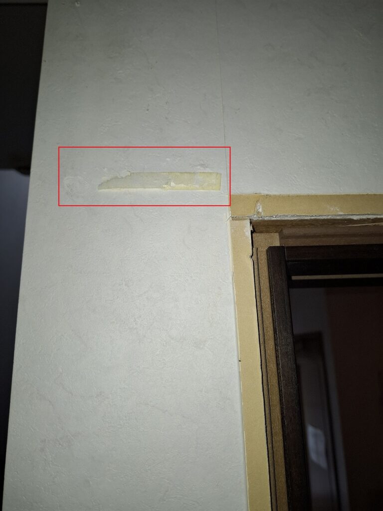 施工中：ケーシングを外してクロス移植作業を行う様子