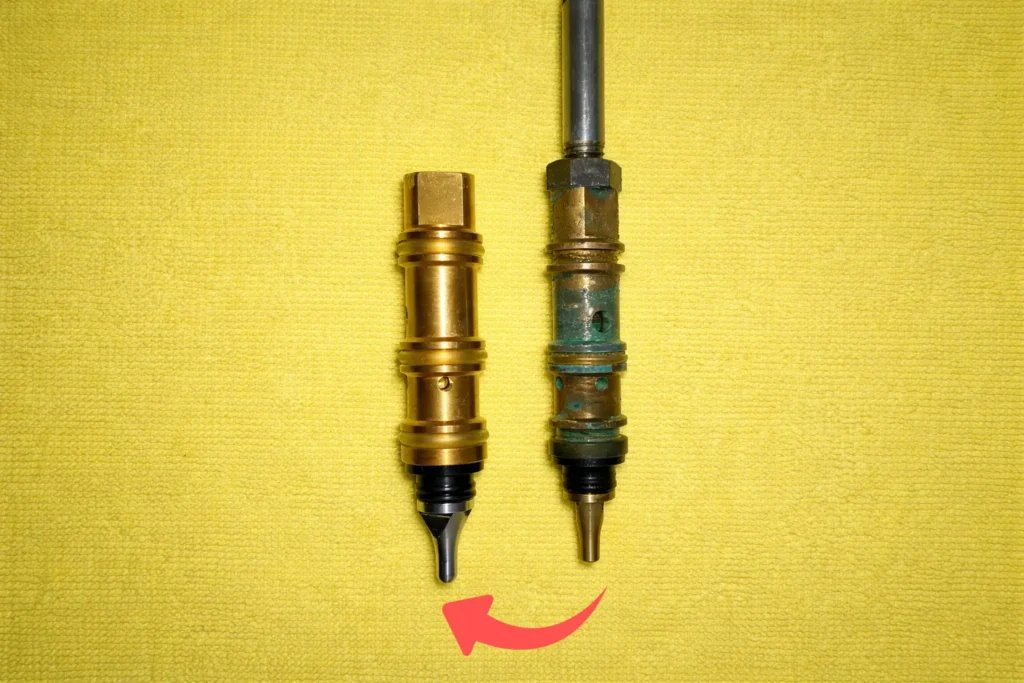 リフォーム後：水抜き栓ピストン交換後のトイレ水回り設備