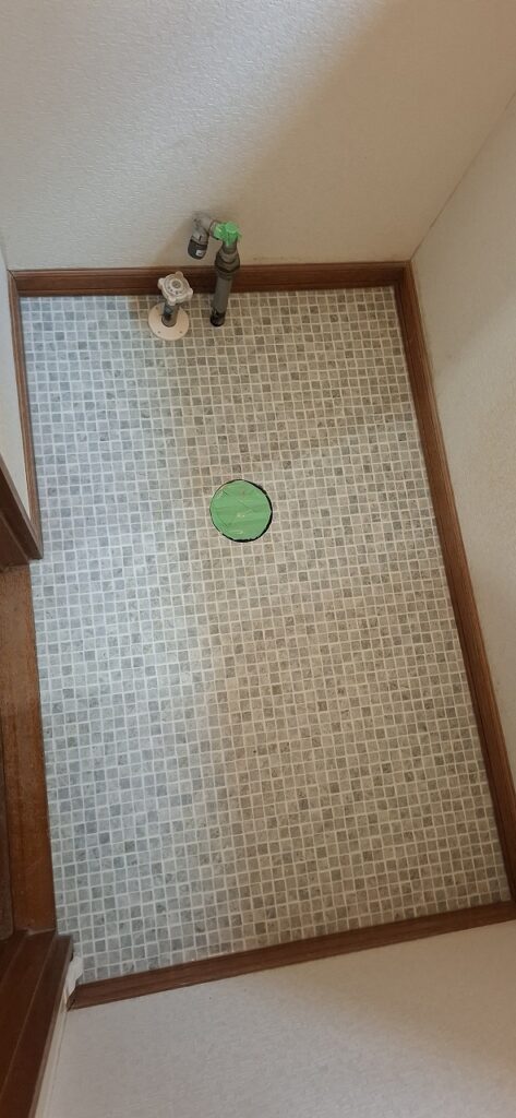 リフォーム後：東リ CF9677を施工した清潔感のあるトイレ床